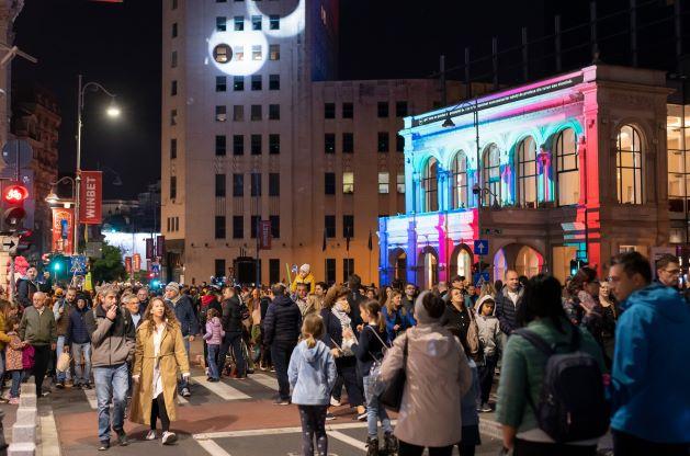 Spotlight #6 la final: Peste 60.000 de persoane au sărbătorit împreună Festivalul de artă vizuală de la București 18804402