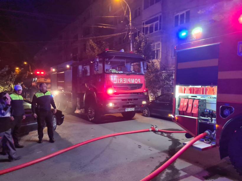 Incendiu la un apartament din Năvodari! 14 persoane au fost evacuate, iar un bătrân a ajuns la spital 18804649