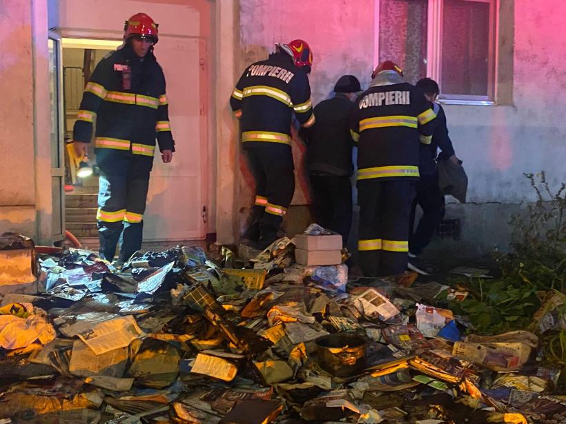 Incendiu la un apartament din Năvodari! 14 persoane au fost evacuate, iar un bătrân a ajuns la spital 18804650