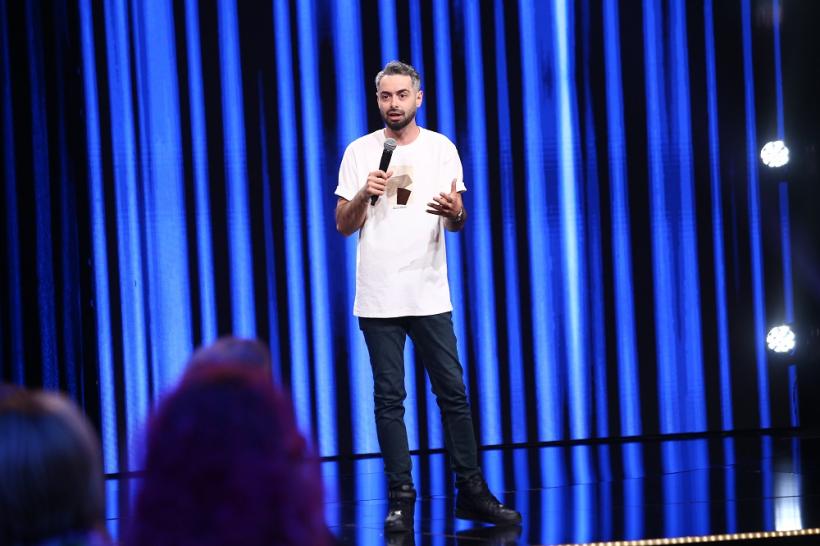 DJ Harra, Victor Slav și Radu Bucălae vor face show pe scena Stand-Up Revolution. Dan Badea: „Acest George Clooney al comediei“ 18804773