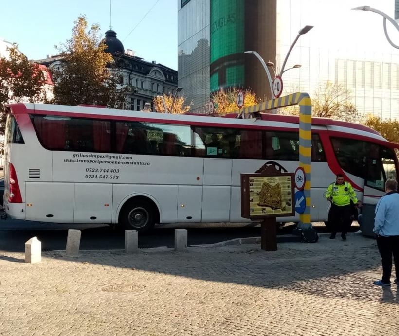 Un nou incident la Pasajul Unirii din Capitală. Un alt autocar a rămas blocat
