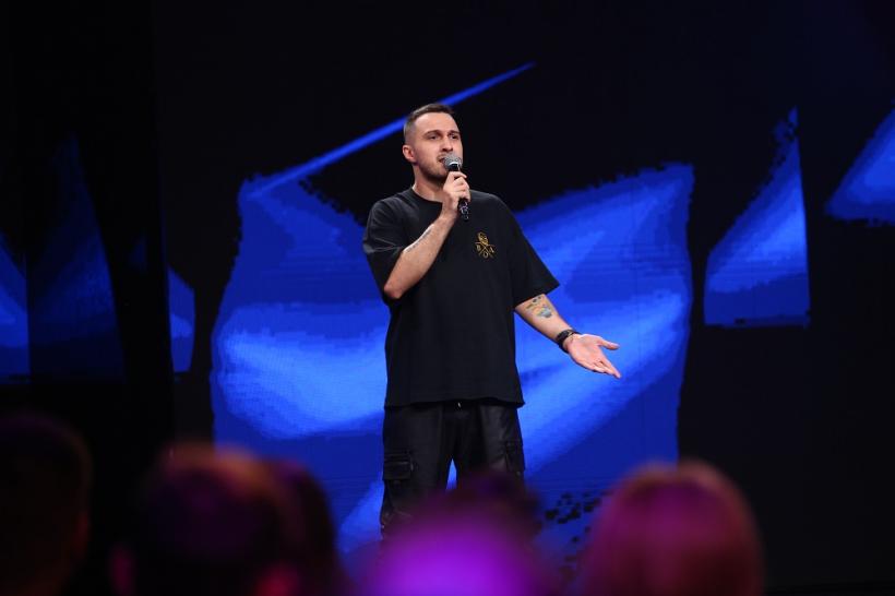 Jurații Stand-Up Revolution, impresionați de momentele a doi concurenți care nu au mai făcut niciodată glume în public. Teo: „Este incredibil că e prima oară când faci asta“ 18804951