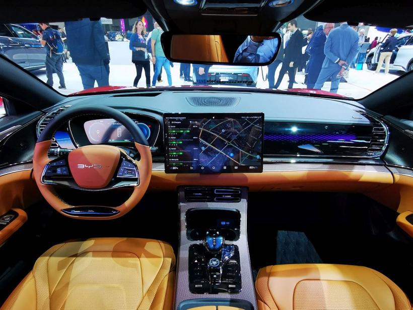 Renault și chinezii, vedetele de la Paris 18804741