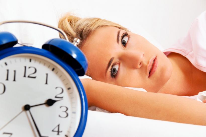 Ce se întâmplă în corpul tău atunci când nu dormi suficient? Efectele pe termen lung ale privării de somn sunt reale.