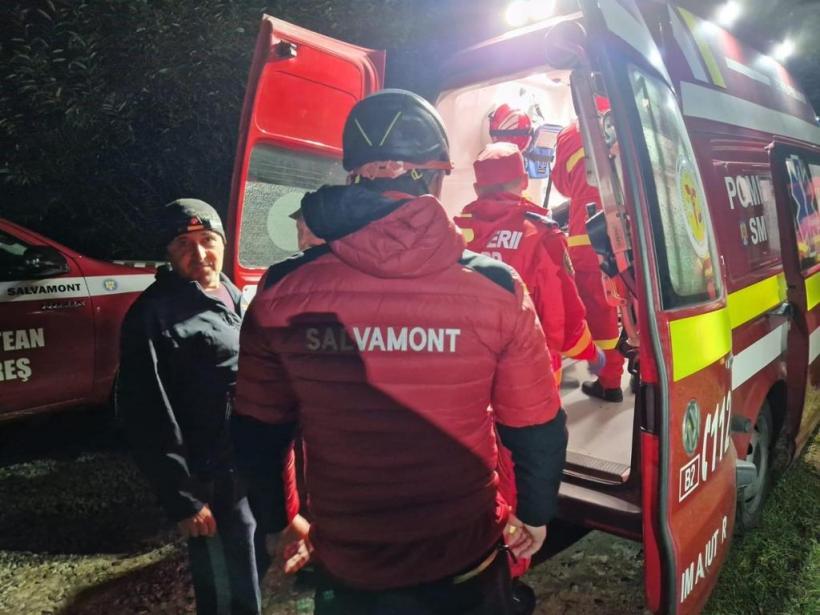 Intervenție dificilă în Maramureș, pentru a salva un bărbat care s-a tăiat cu toporul la un picior 18805046