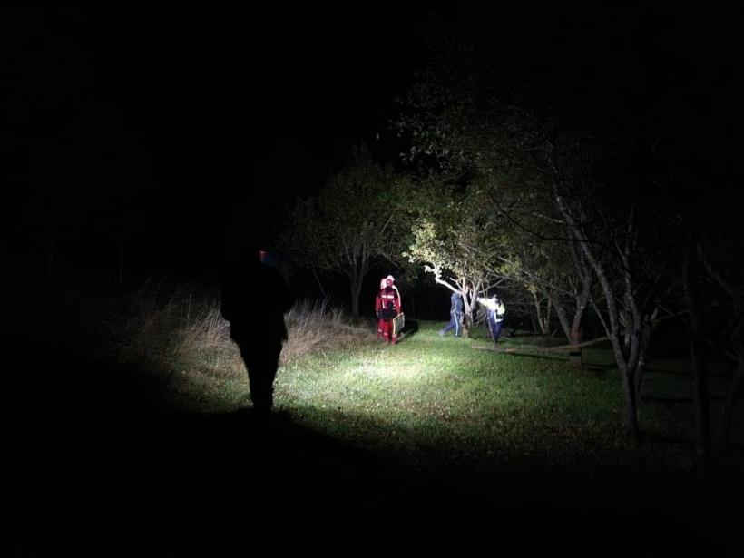 Intervenție dificilă în Maramureș, pentru a salva un bărbat care s-a tăiat cu toporul la un picior 18805048