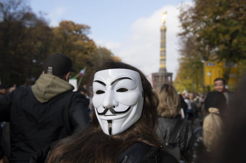 Marș de proporții la Berlin în sprijinul protestatarilor din Iran 18805106