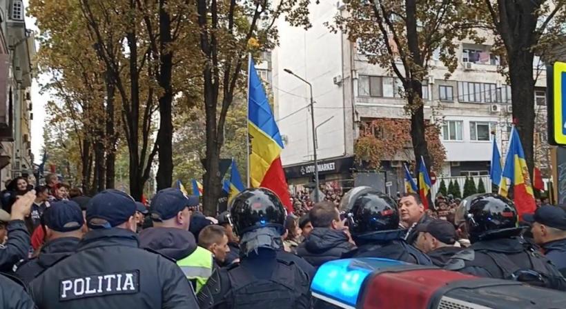 Proteste masive la Chișinău. Maia Sandu a ieșit la cules de ghinde.