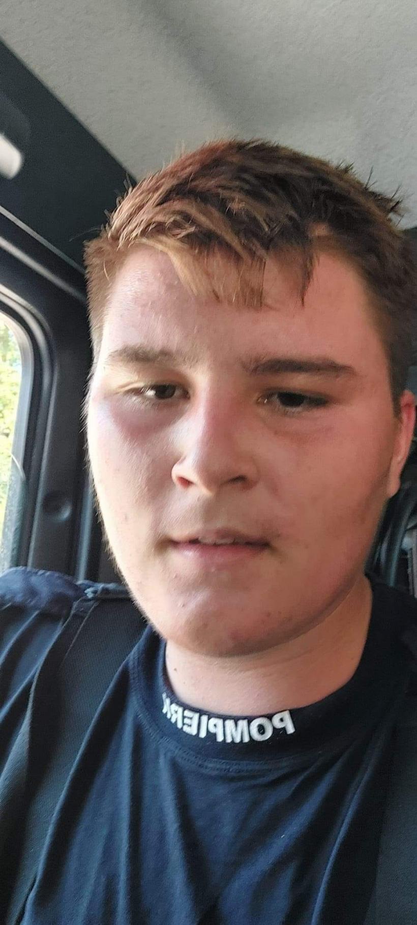 Un puști de 17 ani, zi de zi în ajutorul comunității sale! Se întâmplă la Constanța 18805231