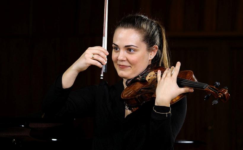 Începe turneul Vioara lui Enescu la sate 18805179