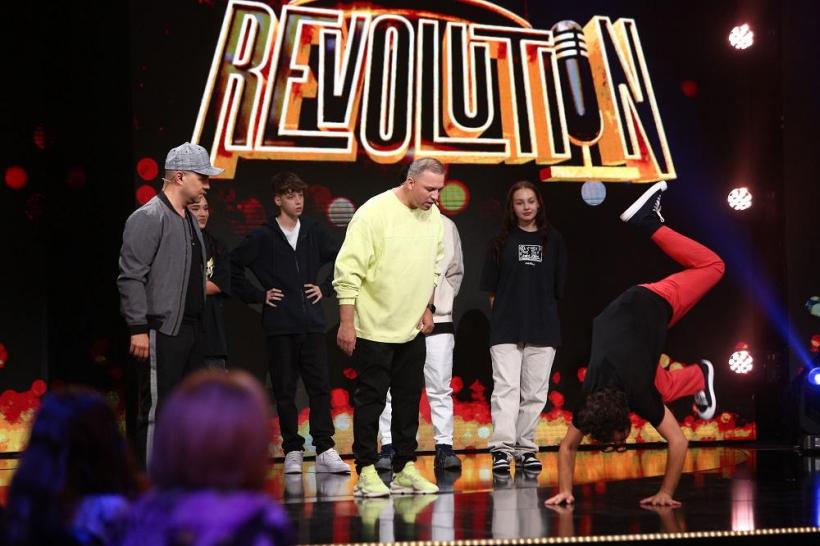 Amna și Piticu au acceptat să intre în competiția Stand-Up Revolution  Cântăreața le-a lansat juraților o provocare muzicală, iar artistul le-a făcut un dans surpriză 18805746