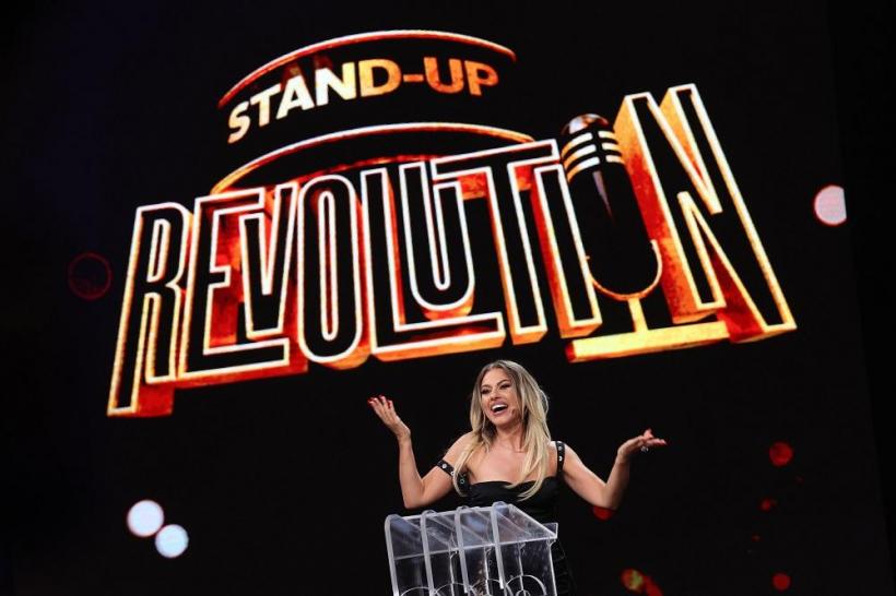 Amna și Piticu au acceptat să intre în competiția Stand-Up Revolution  Cântăreața le-a lansat juraților o provocare muzicală, iar artistul le-a făcut un dans surpriză 18805747
