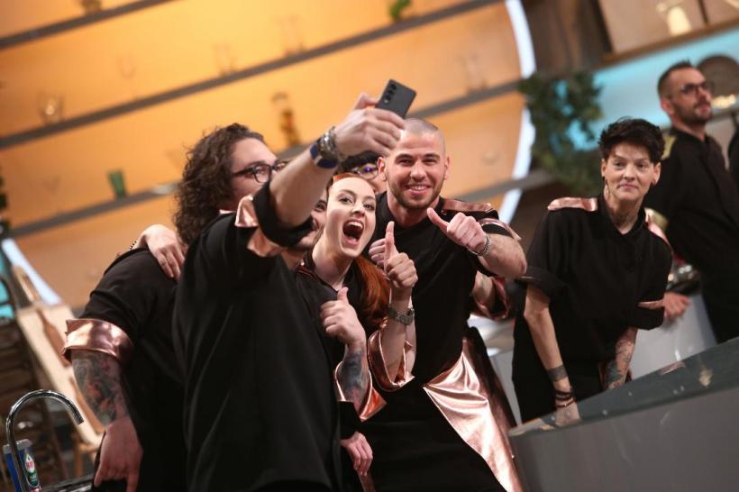 Chefi la cuțite, din nou lider de audiență.  Sorin Ilieș, ”cuțitul de aur” din echipa lui Sorin Bontea, a părăsit competiția.  În seara aceasta, Cătălin Scărlătescu deschide bomba, premiul surpriză al jocurilor din culise! 18805754