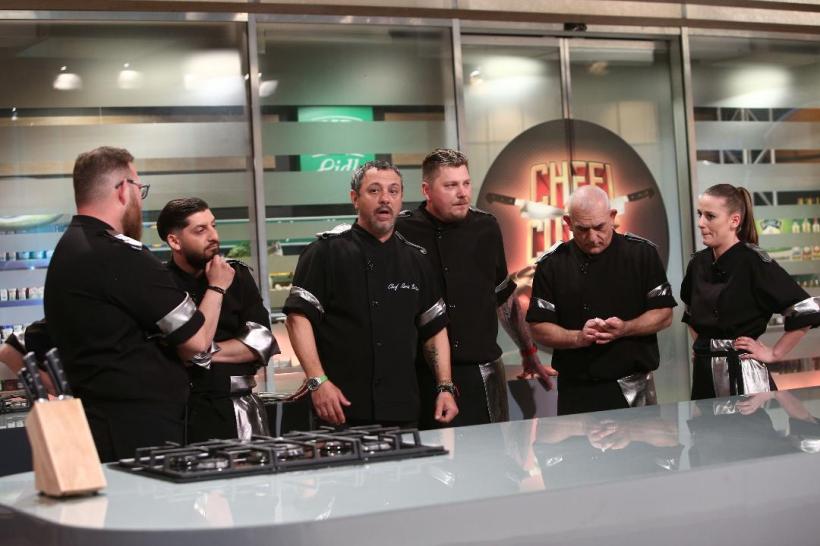 Chefi la cuțite, din nou lider de audiență.  Sorin Ilieș, ”cuțitul de aur” din echipa lui Sorin Bontea, a părăsit competiția.  În seara aceasta, Cătălin Scărlătescu deschide bomba, premiul surpriză al jocurilor din culise! 18805757