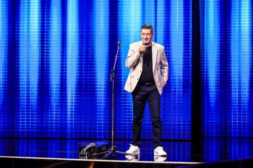Radu Pietreanu îi cucerește pe jurații Stand-Up Revolution cu momentul special pregătit. Teo: „El este școala veche de comedie, în care nu există loc de joacă“ 18805899
