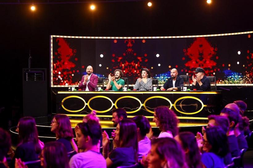 Radu Pietreanu îi cucerește pe jurații Stand-Up Revolution cu momentul special pregătit. Teo: „El este școala veche de comedie, în care nu există loc de joacă“ 18805900