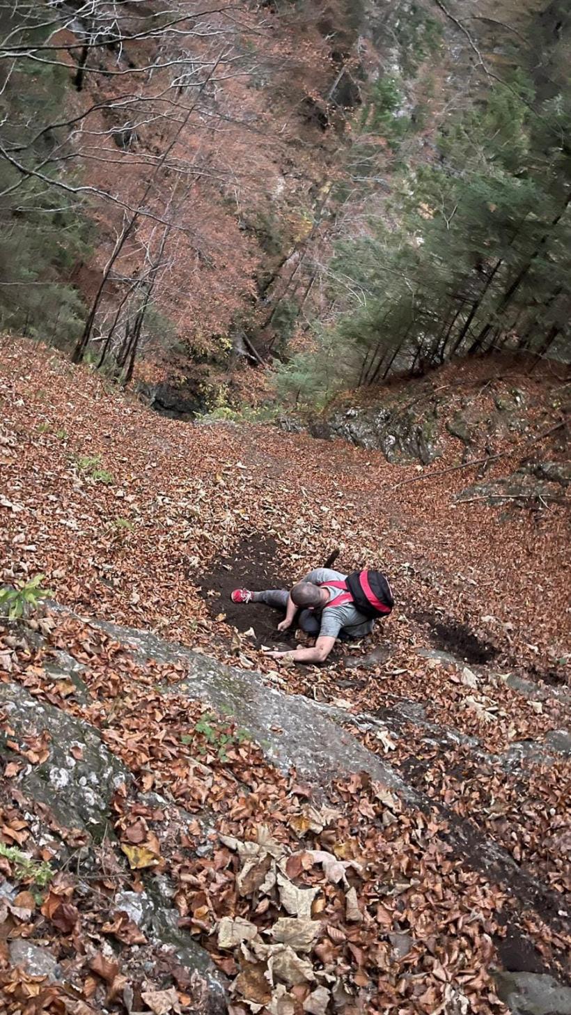 Intervenție la limită la Bușteni: fără echipament și fără să cunoască traseul, un bucureștean a căzut în Jepii Mici. Salvatorii au stat blocați în coloană pe DN1 18806117