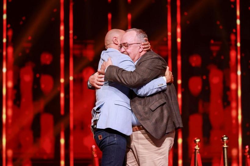 Teo, emoții puternice în timp ce a fost roast-uit de tatăl său, Ion Teohari, la iUmor  „Îți apare un părinte pe scenă, te emoționezi“ 18806026