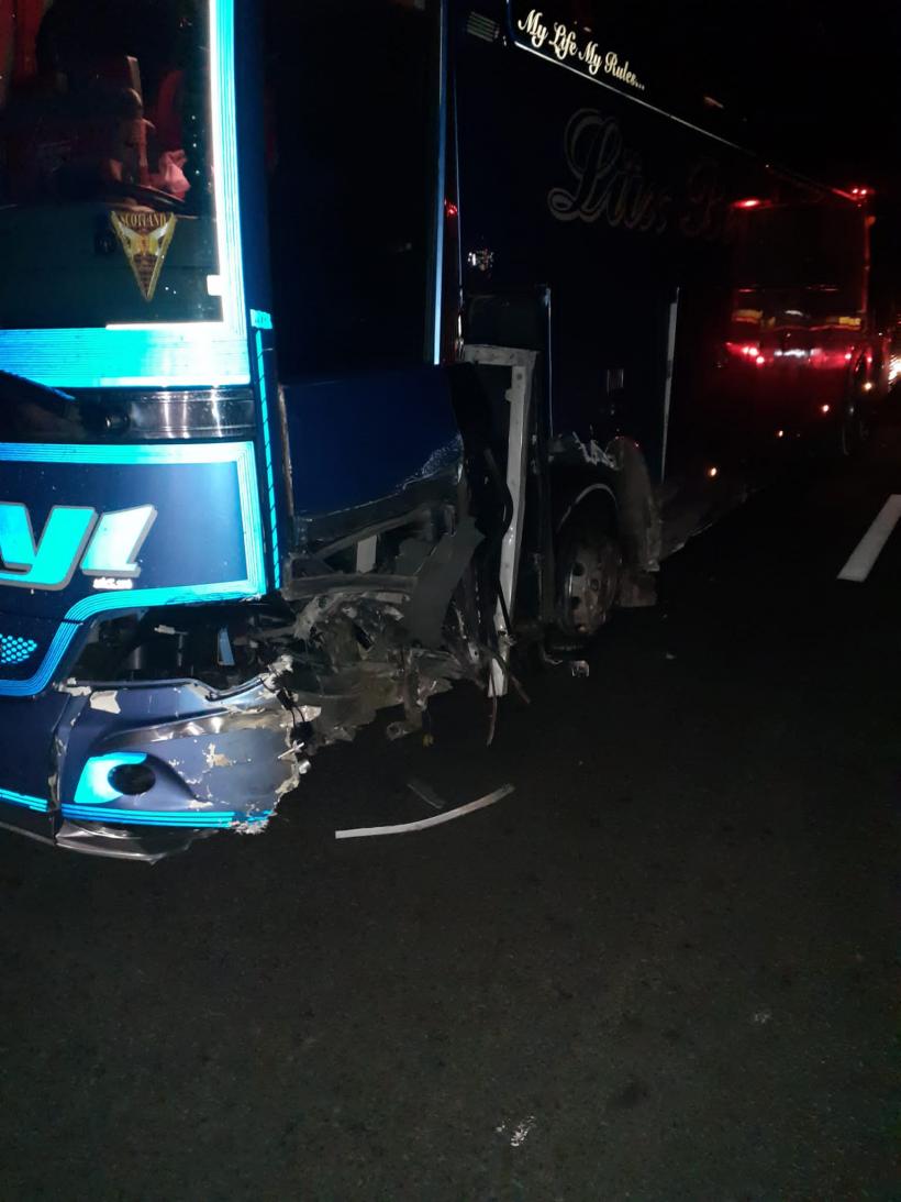 Un autocar cu pasageri, implicat într-un grav accident de circulație în Vâlcea 18805986