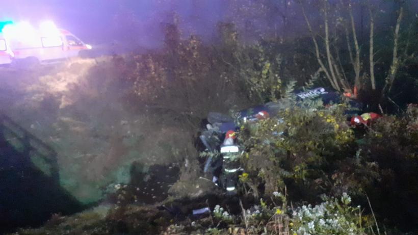Accident pe un drum județean din Sibiu. Un microbuz cu 6 pasageri s-a răsturnat. Șoferul era băut 18806320