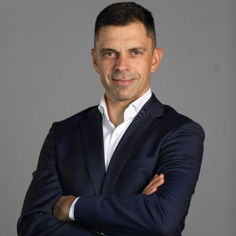 AUR cere demiterea lui Novak: Strategia pentru sport este în maghiară, subtitrată în română