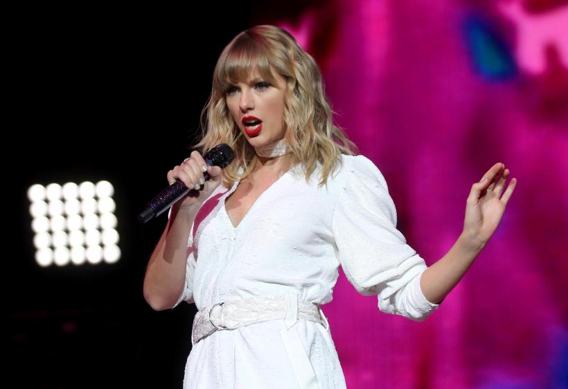 Taylor Swift face istorie și ocupă întregul top 10 din SUA