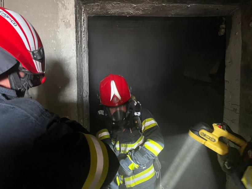 Incendiu puternic la o fostă fabrică de mezeluri din municipiul Tulcea 18806821