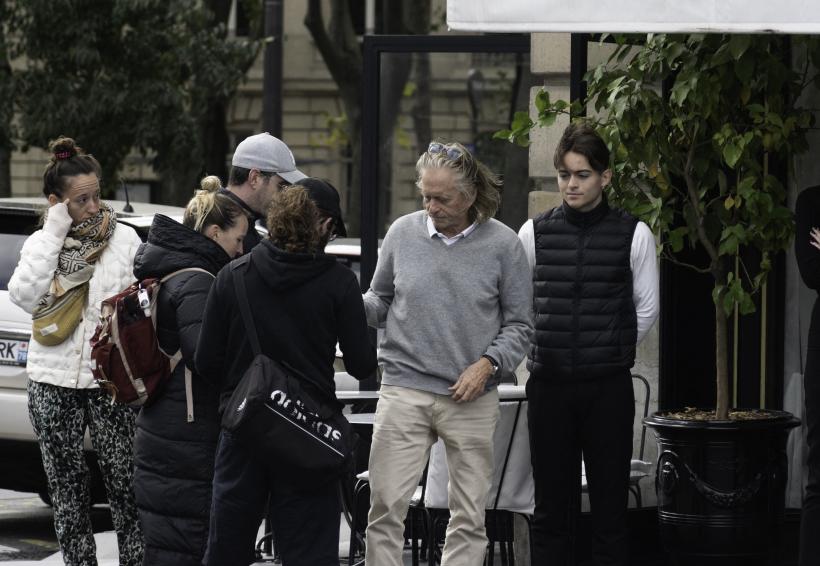 Michael Douglas, relaxat, pe străzile din Paris. Cum arată cunoscutul actor la 78 de ani? 18806811