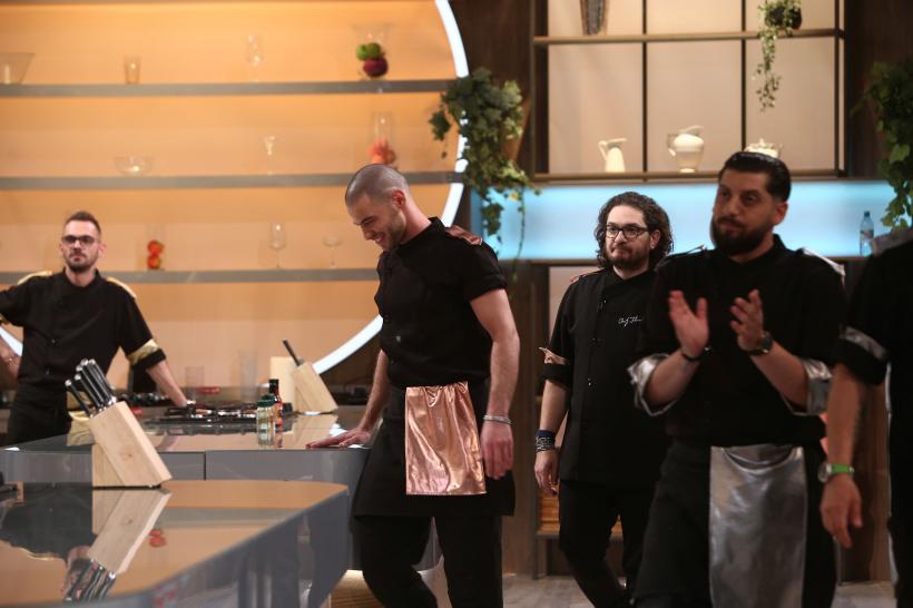 Chefi la cuțite, lider de audiență cu ediția de miercuri seară, în care battle-ul a fost câștigat de Cătălin Scărlătescu. Tema probei a fost mărul discordiei între cei trei Chefi! 18806998