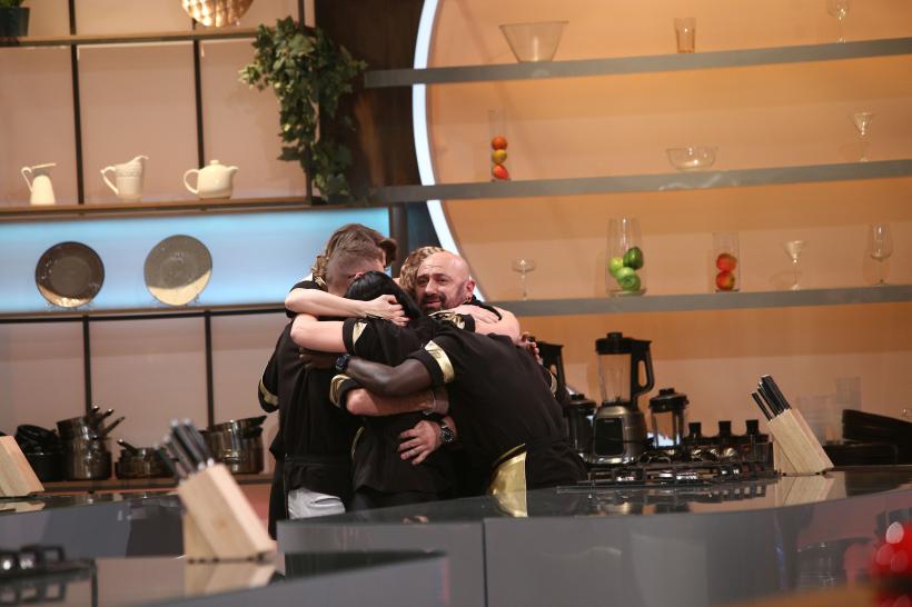 Chefi la cuțite, lider de audiență cu ediția de miercuri seară, în care battle-ul a fost câștigat de Cătălin Scărlătescu. Tema probei a fost mărul discordiei între cei trei Chefi! 18806999