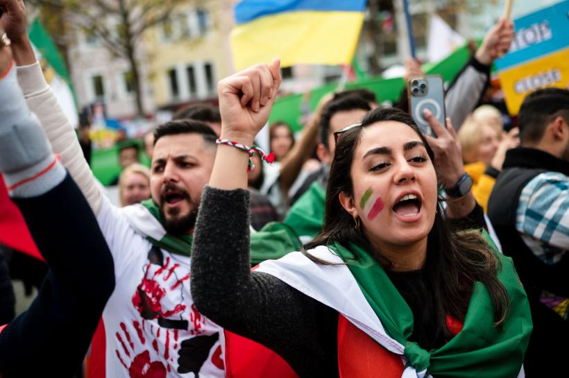 Mii de manifestanți au ieșit pe străzile din Köln pentru Iran și Ucraina