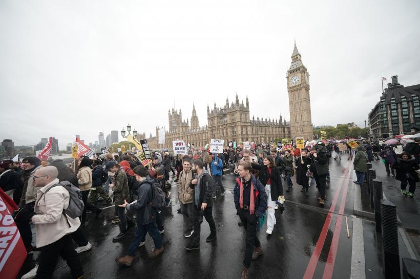 Miting impresionant la Londra! Adunărea Populară cere alegeri generale 18807482