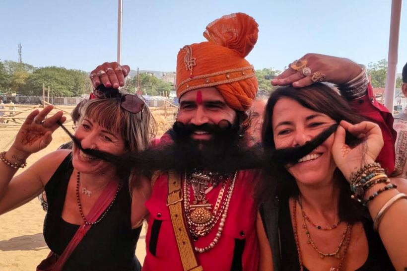 Concursul „cea mai lungă mustață”, atracția unui festival indian. Iată imaginile!