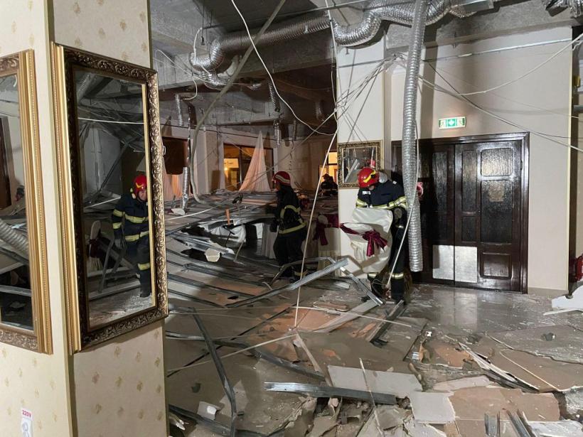 Plan ROȘU de intervenție la Brăila. Tavanul unui restaurant s-a prăbușit în timpul unei nunți. Aproximativ 60 de persoane se aflau în local