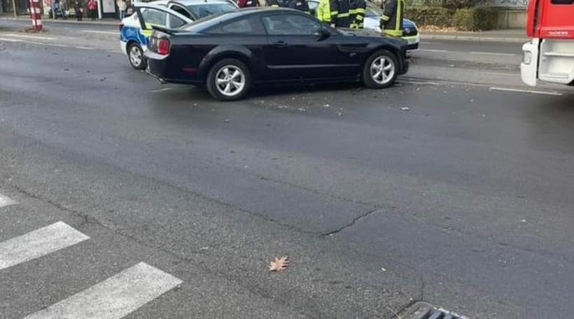Accident grav cu o autospecială de poliție, în București 18807912