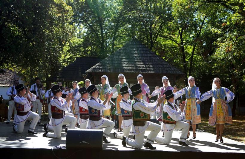 “DE UNDE CUNUNA VINE” – spectacol aniversar 75 de ani Cununa Carpaţilor 18807872