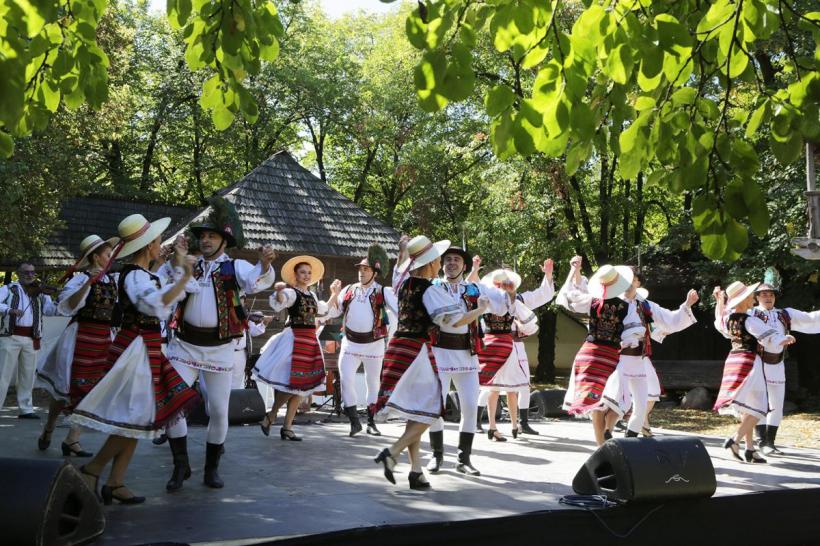 “DE UNDE CUNUNA VINE” – spectacol aniversar 75 de ani Cununa Carpaţilor 18807873