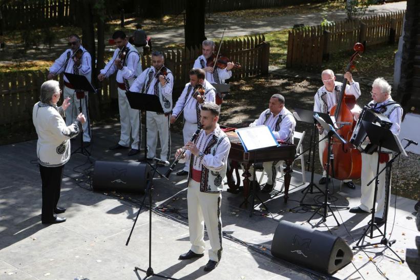 “DE UNDE CUNUNA VINE” – spectacol aniversar 75 de ani Cununa Carpaţilor 18807874