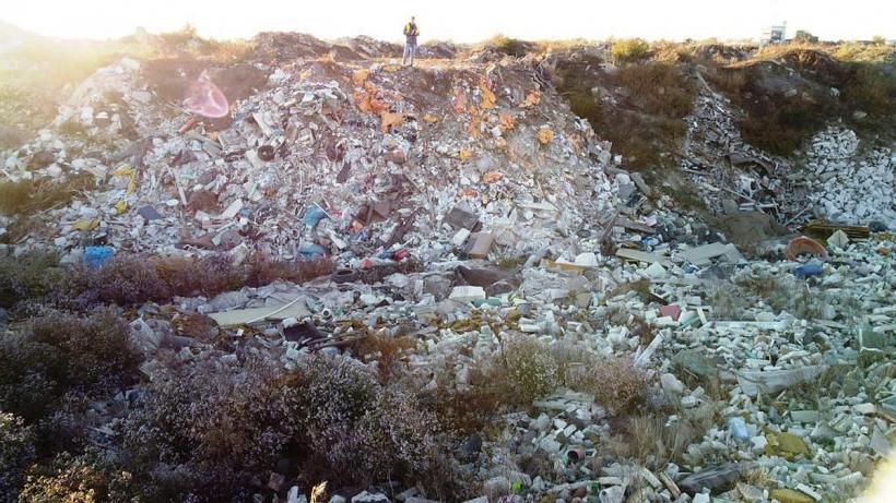 Garda de Mediu a închis depozitul pentru deșeuri inerte din portul Constanța 18808079