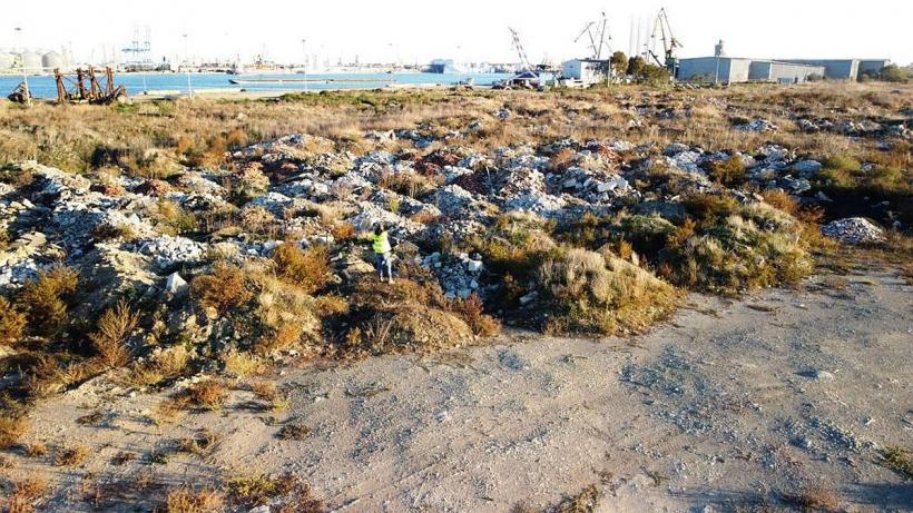 Garda de Mediu a închis depozitul pentru deșeuri inerte din portul Constanța 18808082