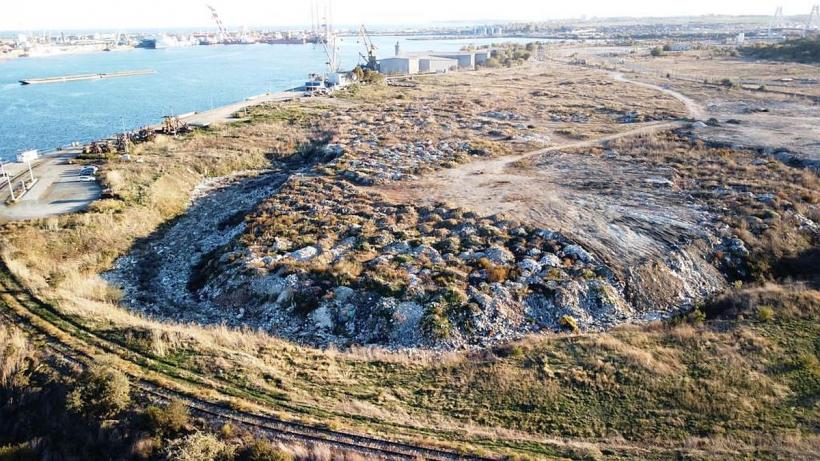 Garda de Mediu a închis depozitul pentru deșeuri inerte din portul Constanța 18808083