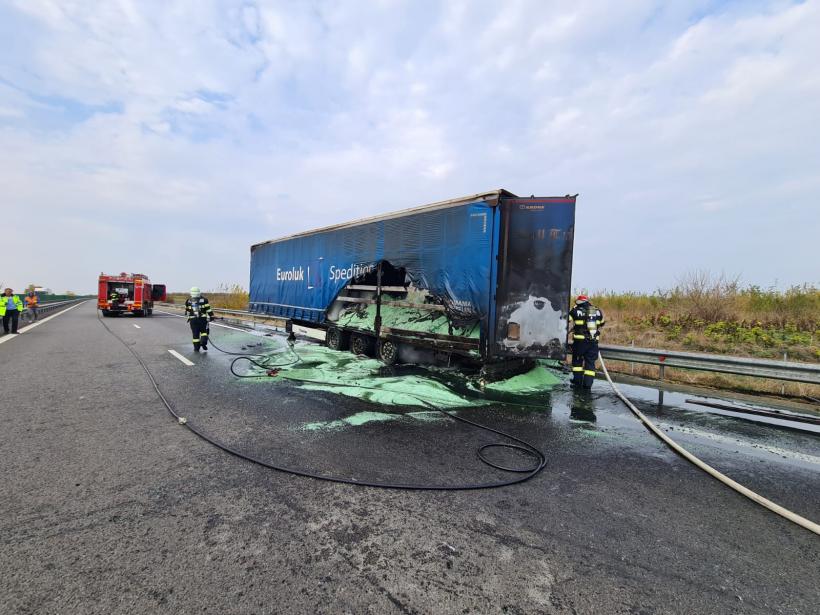 Update Un autocamion a luat foc pe autostrada A2 București-Constanța.  În zona evenimentului se circulă în coloană 18808036