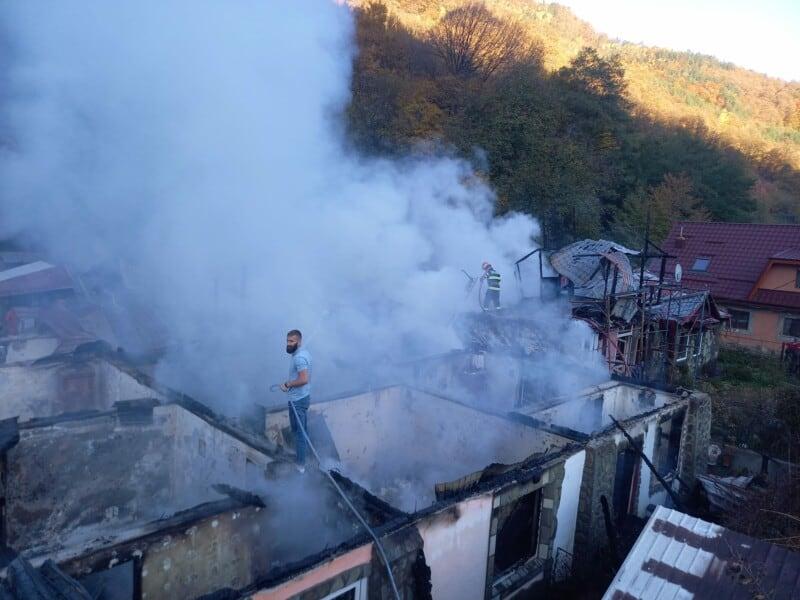 Ajutor din rezervele de stat pentru cei afectați de incendiul de proporții din Buzău