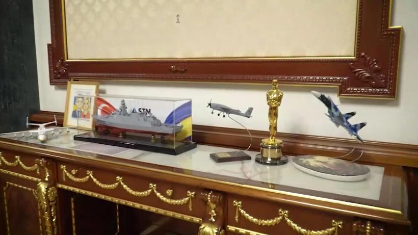 Celebrul actor Sean Penn i-a oferit Oscarul lui Volodymyr Zelensky 18808151