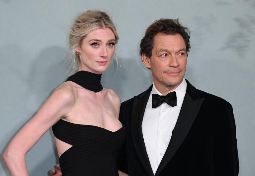 Mult așteptata premieră mondială a sezonului 5 din „The Crown” a avut loc la Londra. Imelda Staunton, Elizabeth Debicki și Jonny Lee Miller, vedetele care întruchipează familia regală 18808167