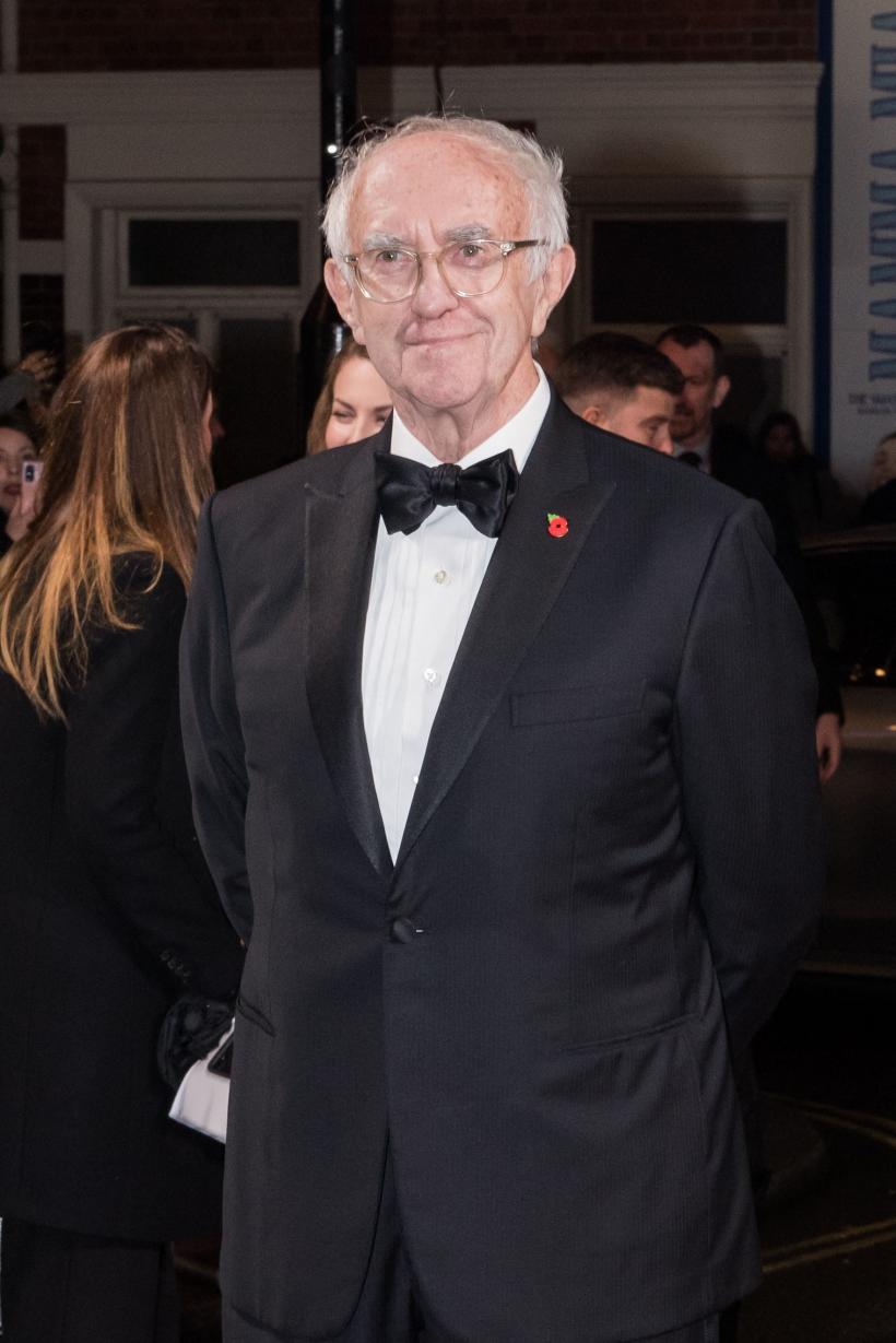 Mult așteptata premieră mondială a sezonului 5 din „The Crown” a avut loc la Londra. Imelda Staunton, Elizabeth Debicki și Jonny Lee Miller, vedetele care întruchipează familia regală 18808173