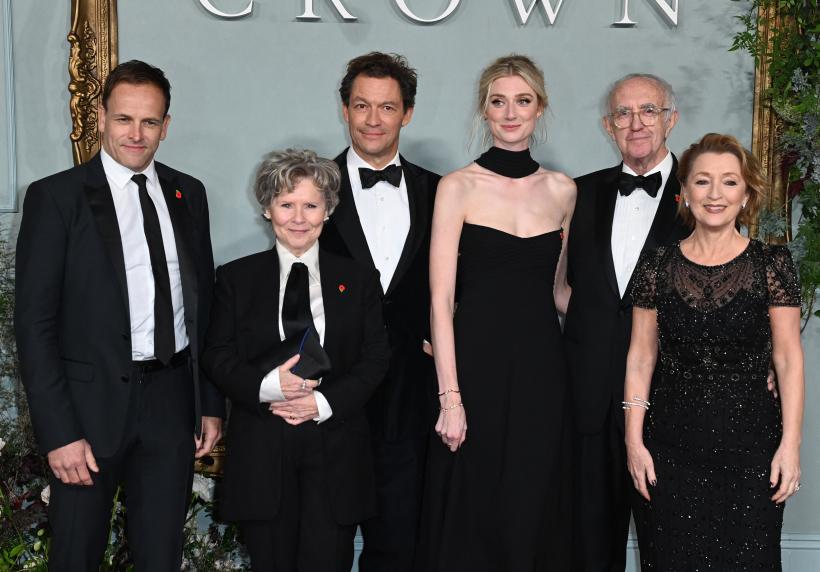 Mult așteptata premieră mondială a sezonului 5 din „The Crown” a avut loc la Londra. Imelda Staunton, Elizabeth Debicki și Jonny Lee Miller, vedetele care întruchipează familia regală 18808178