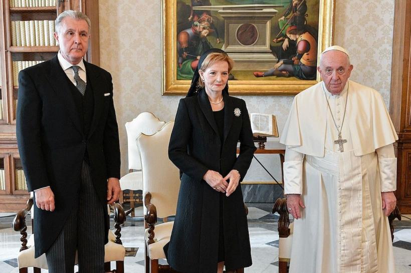 Majestatea Sa Margareta, întâlnire cu Papa Francisc la Vatican. Cadou simbolic oferit de Casa Regală 18808577
