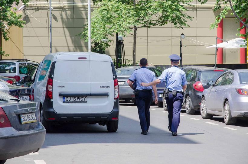 Polițist din Maramureş, arestat după ce a incendiat mașina unei persoane căreia îi împrumutase bani