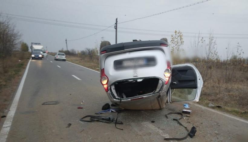 Accident grav în Călărași. O mașină s-a răsturnat. Patru persoane au fost rănite 18808667